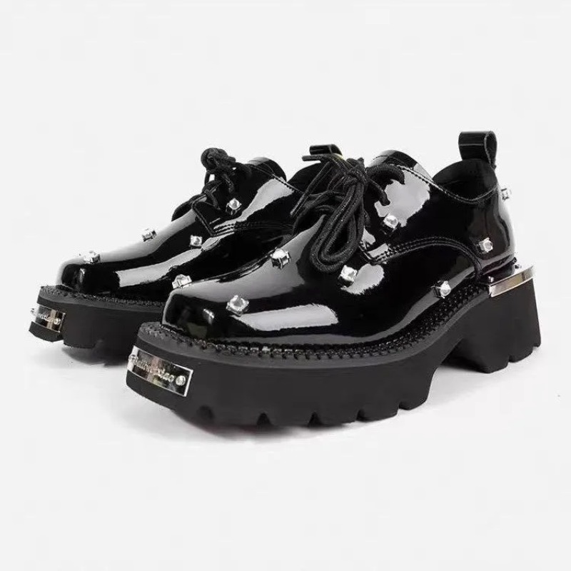 أحذية نسائية بدون كعب كريستال  - مراجعة Sneakers وسعره