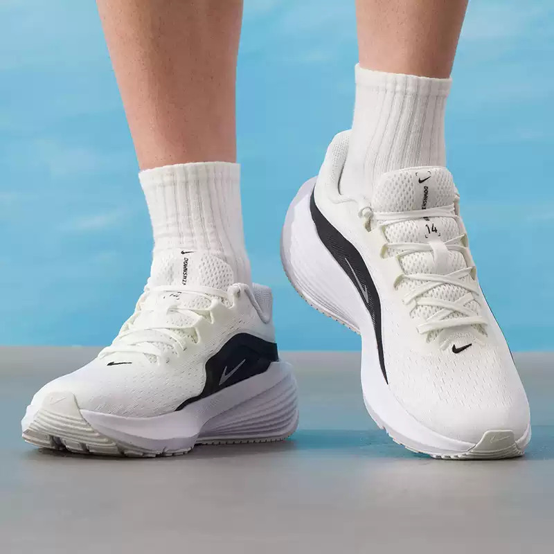 حذاء نايك داونشيفتر 14 للرجال  - مراجعة Lightweight Road Running Shoes وسعره