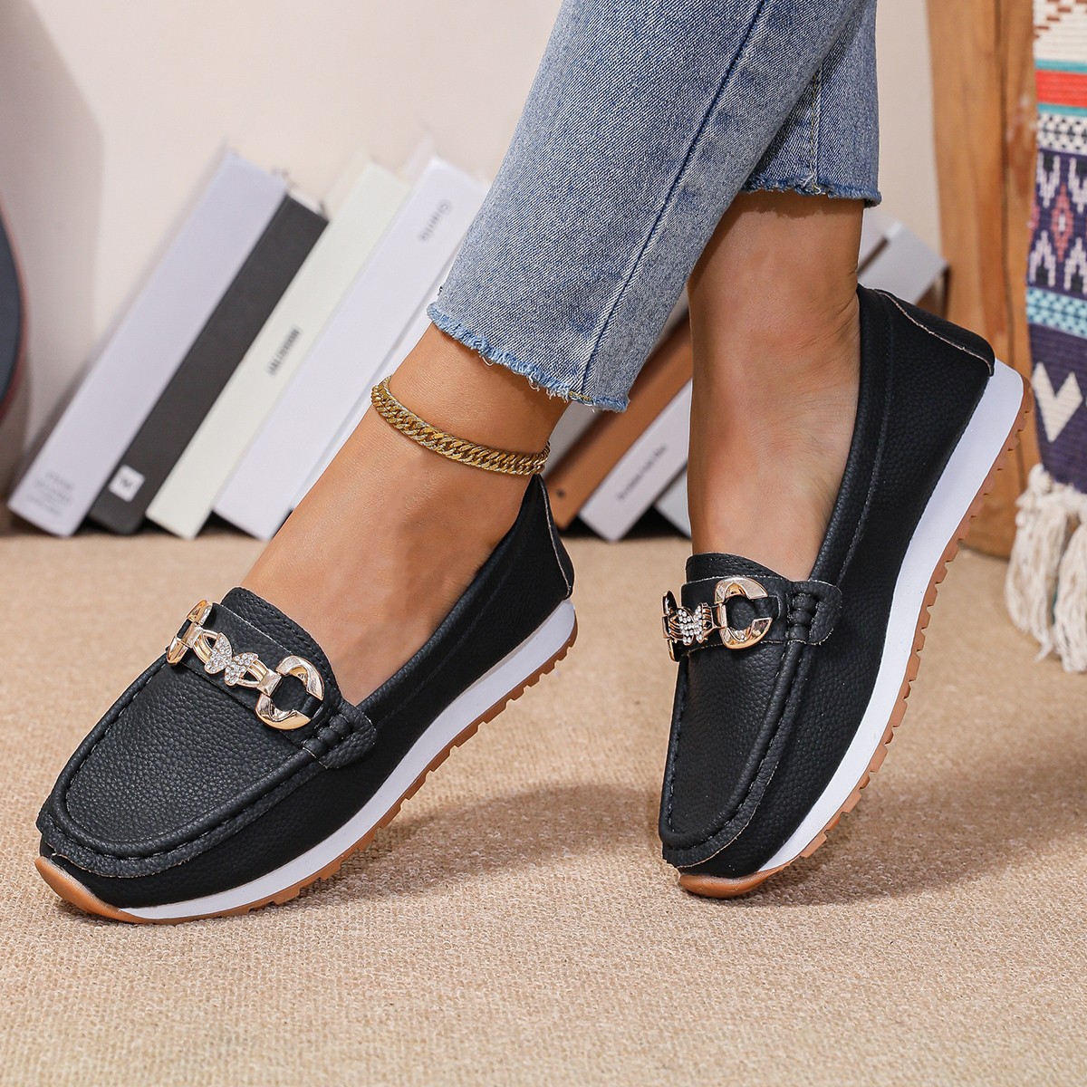 أحذية نسائية مسطحة جديدة لعام  - مراجعة Sneakers وسعره